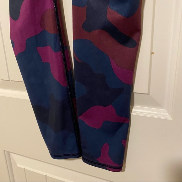 Like New Columbia Camo Leggings - Picture 10 of 13